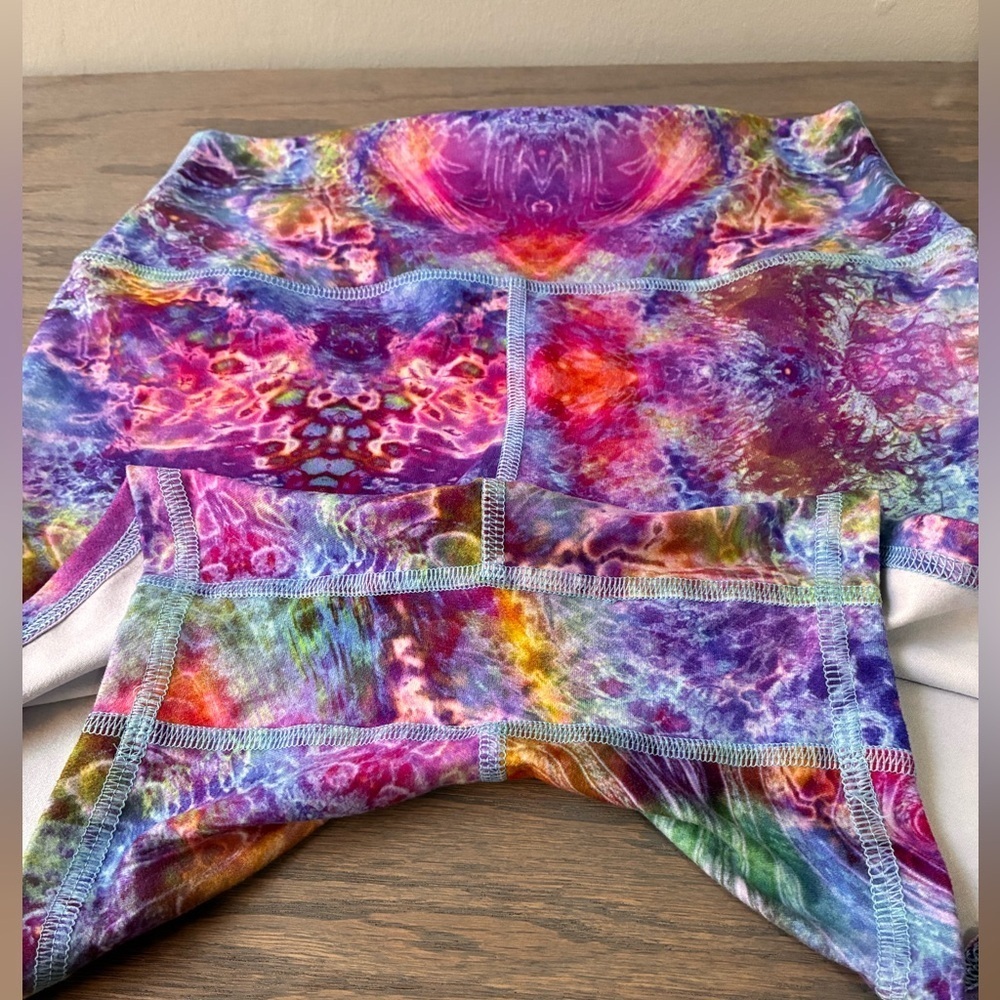Fleo Colorful Women's Shorts high rise size small - Picture 4 of 9